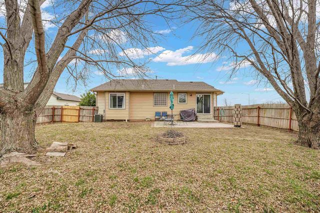 1101 N Raintree Dr, Derby, KS 67037