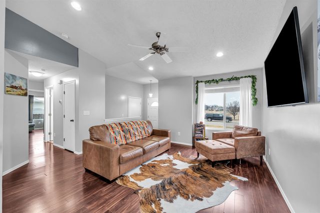 1101 N Raintree Dr, Derby, KS 67037