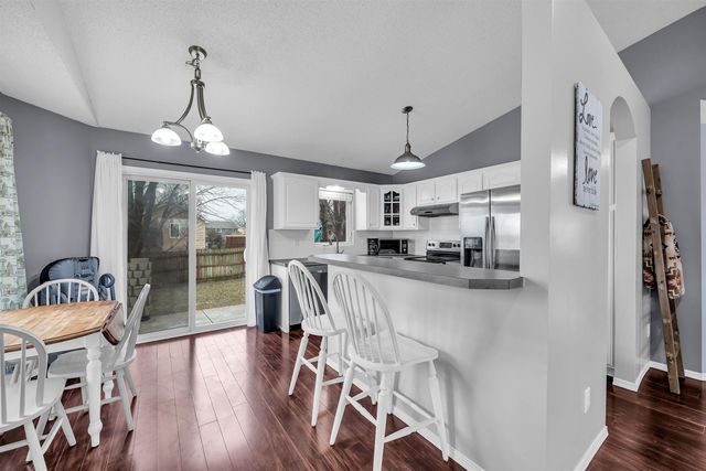 1101 N Raintree Dr, Derby, KS 67037