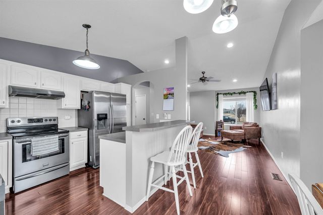 1101 N Raintree Dr, Derby, KS 67037