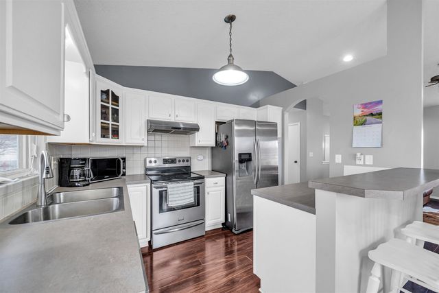 1101 N Raintree Dr, Derby, KS 67037