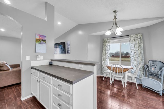 1101 N Raintree Dr, Derby, KS 67037