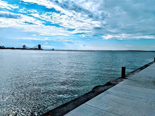 401 W SHORELINE Drive 206, Sandusky, OH 44870