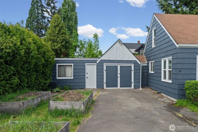 205 W Saar Street, Kent, WA 98032