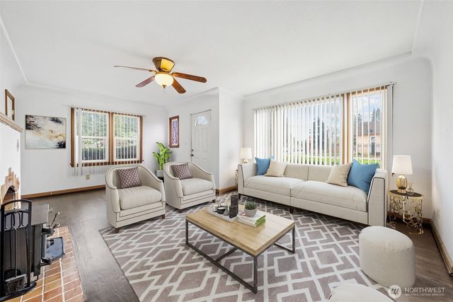 205 W Saar Street, Kent, WA 98032