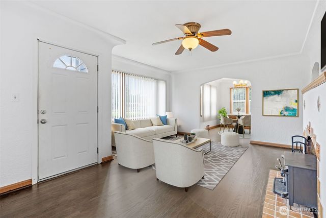205 W Saar Street, Kent, WA 98032