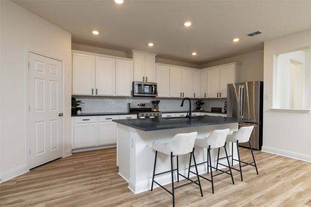 212 Colvin Lane, Justin, TX 76247