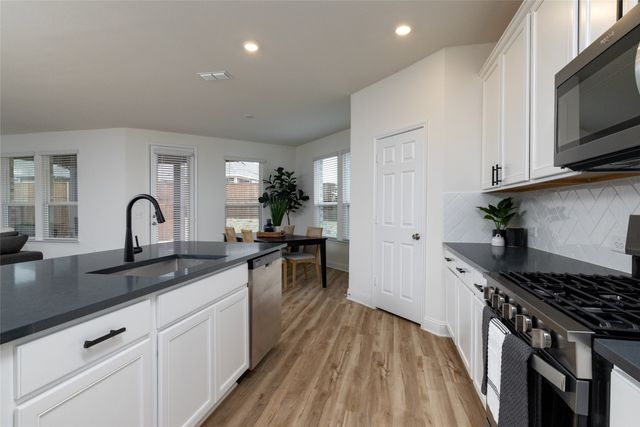 212 Colvin Lane, Justin, TX 76247