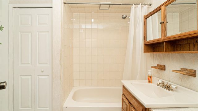 96 17th Street, West Babylon, NY 11704