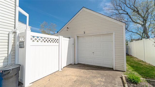 96 17th Street, West Babylon, NY 11704