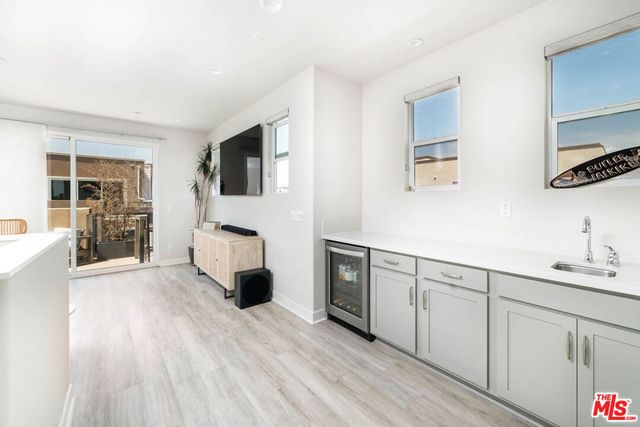 587 Daniel Freeman Circle, Inglewood, CA 90301