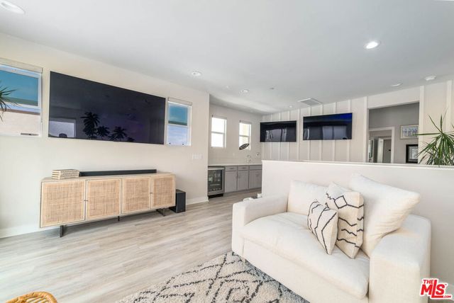 587 Daniel Freeman Circle, Inglewood, CA 90301