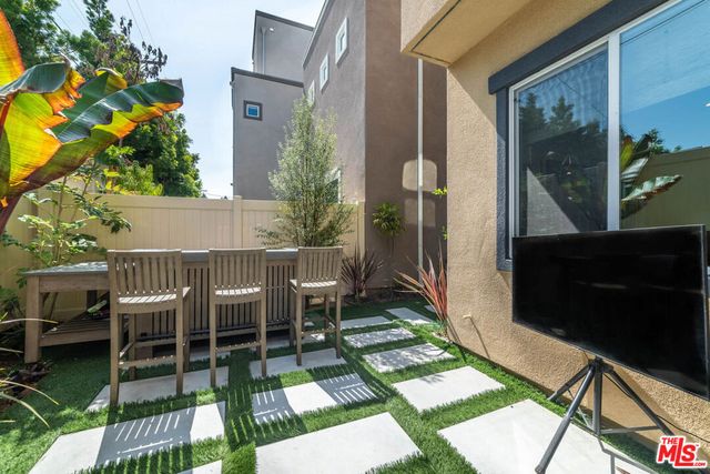 587 Daniel Freeman Circle, Inglewood, CA 90301