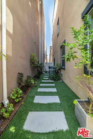 587 Daniel Freeman Circle, Inglewood, CA 90301