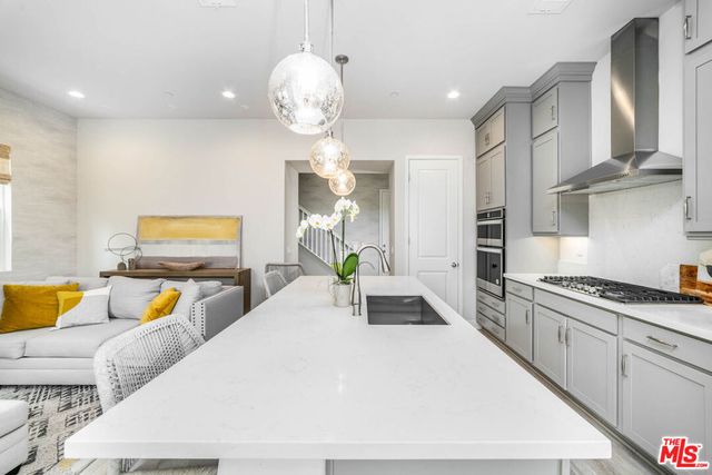 587 Daniel Freeman Circle, Inglewood, CA 90301