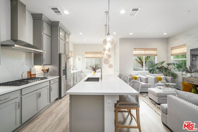 587 Daniel Freeman Circle, Inglewood, CA 90301