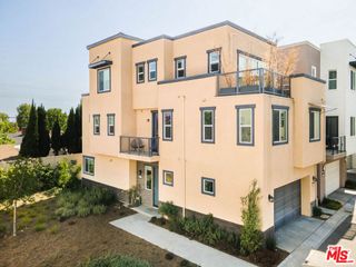 587 Daniel Freeman Circle, Inglewood, CA 90301