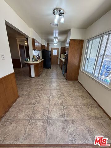 10318 S Manhattan Place, Los Angeles, CA 90047