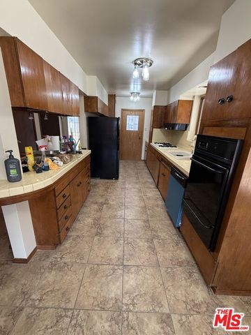 10318 S Manhattan Place, Los Angeles, CA 90047