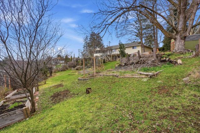 11116 E Fruit Hill Rd, Spokane, WA 99206