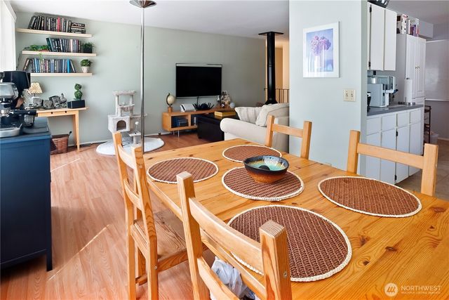 10606 Roosevelt Way NE, Seattle, WA 98125