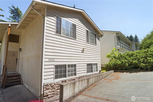 10606 Roosevelt Way NE, Seattle, WA 98125