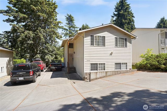 10606 Roosevelt Way NE, Seattle, WA 98125