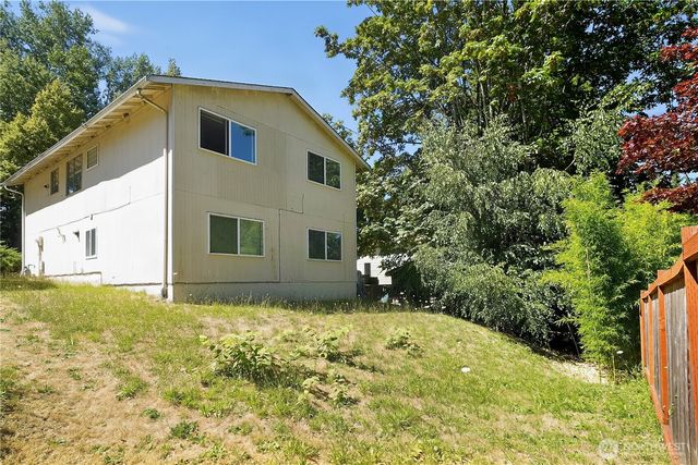 10606 Roosevelt Way NE, Seattle, WA 98125