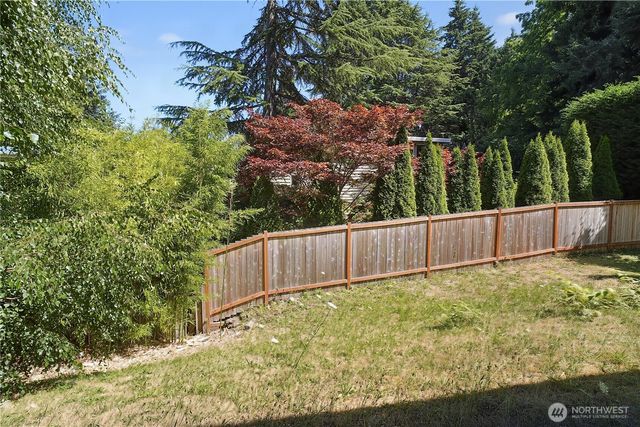 10606 Roosevelt Way NE, Seattle, WA 98125