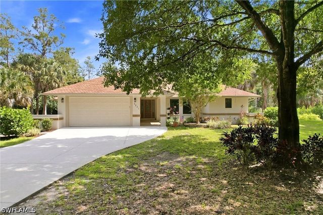 5231 Hickory Wood DR, Naples, FL 34119