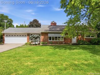 24 Nevada Avenue, Rochester Hills, MI 48309