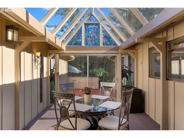 9320 Sw 74TH Ave, Portland, OR 97223
