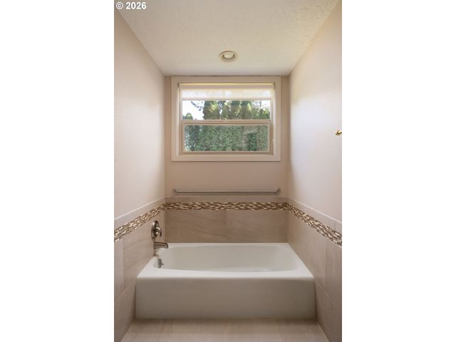 9320 Sw 74TH Ave, Portland, OR 97223