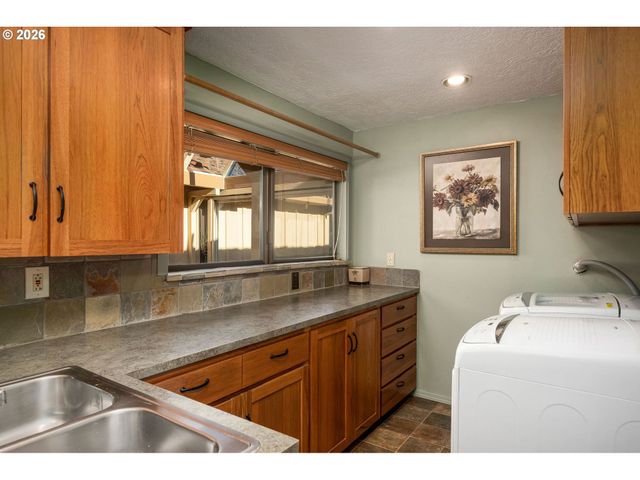 9320 Sw 74TH Ave, Portland, OR 97223