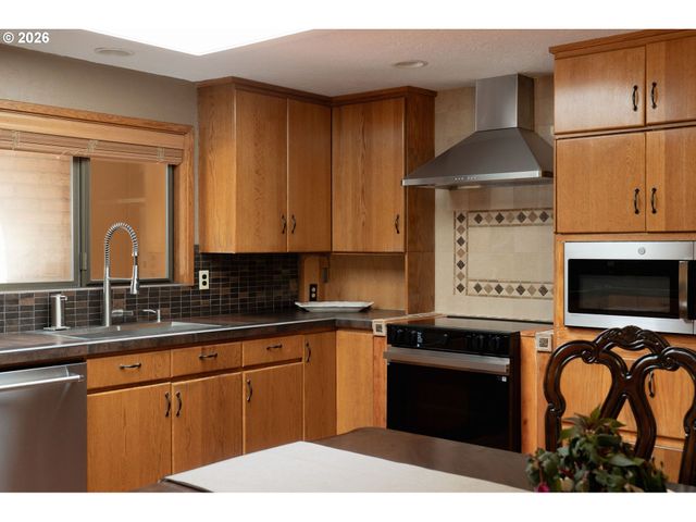 9320 Sw 74TH Ave, Portland, OR 97223