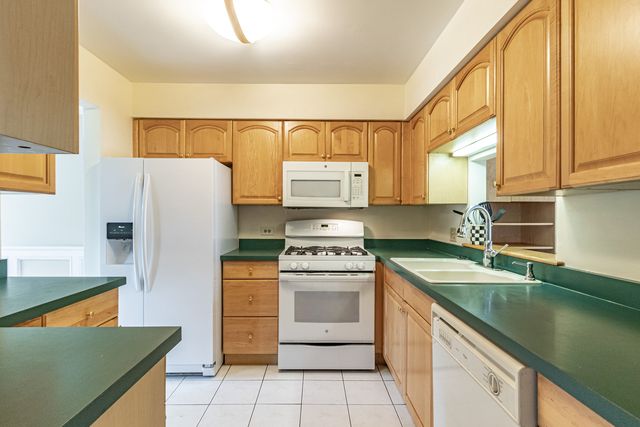 171 Saratoga Court, Vernon Hills, IL 60061