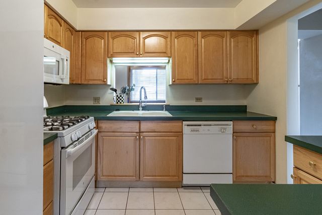 171 Saratoga Court, Vernon Hills, IL 60061