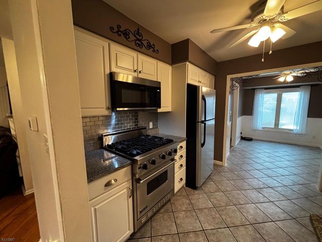 4 Peach Ct, Raritan Twp., NJ 08822