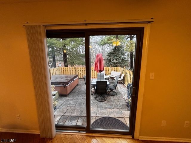 4 Peach Ct, Raritan Twp., NJ 08822