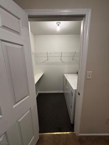 4 Peach Ct, Raritan Twp., NJ 08822