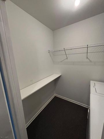 4 Peach Ct, Raritan Twp., NJ 08822