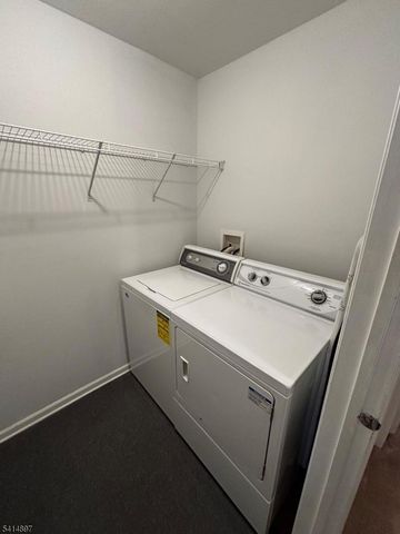 4 Peach Ct, Raritan Twp., NJ 08822