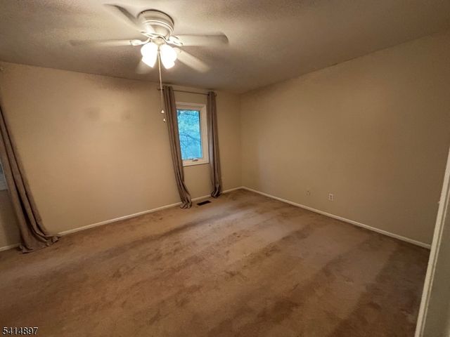 4 Peach Ct, Raritan Twp., NJ 08822