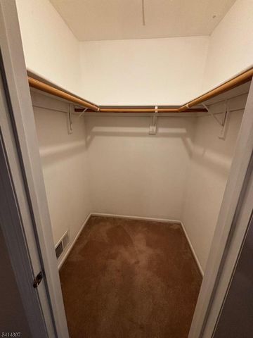 4 Peach Ct, Raritan Twp., NJ 08822