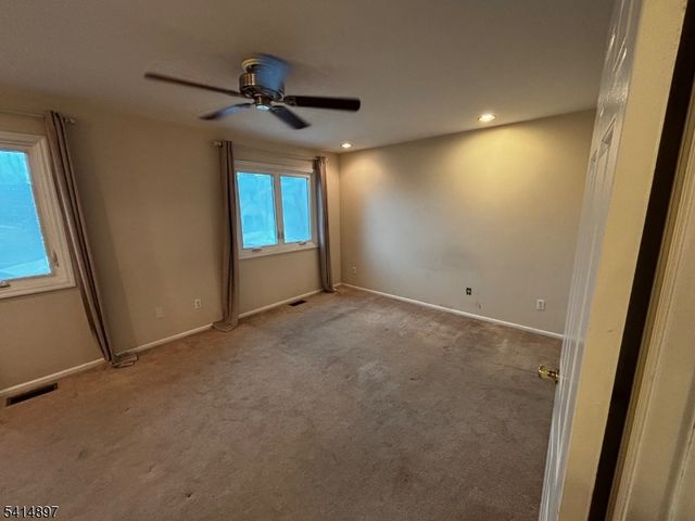 4 Peach Ct, Raritan Twp., NJ 08822