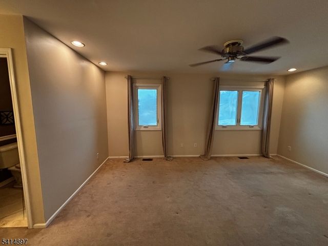 4 Peach Ct, Raritan Twp., NJ 08822