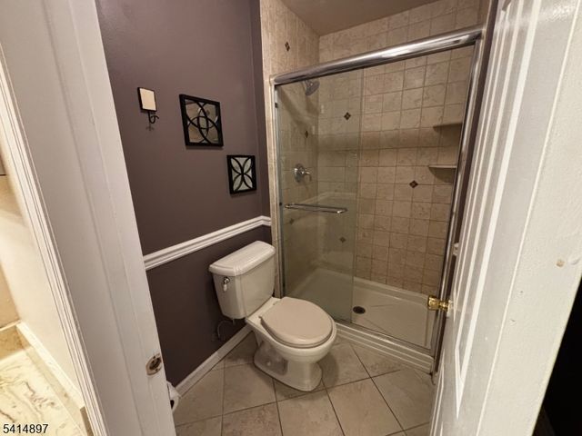 4 Peach Ct, Raritan Twp., NJ 08822