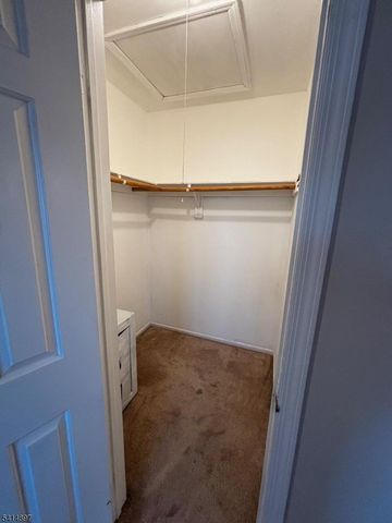 4 Peach Ct, Raritan Twp., NJ 08822