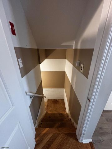 4 Peach Ct, Raritan Twp., NJ 08822