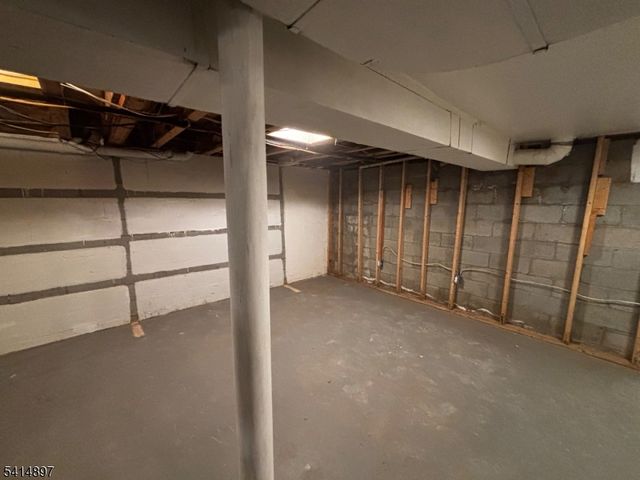 4 Peach Ct, Raritan Twp., NJ 08822